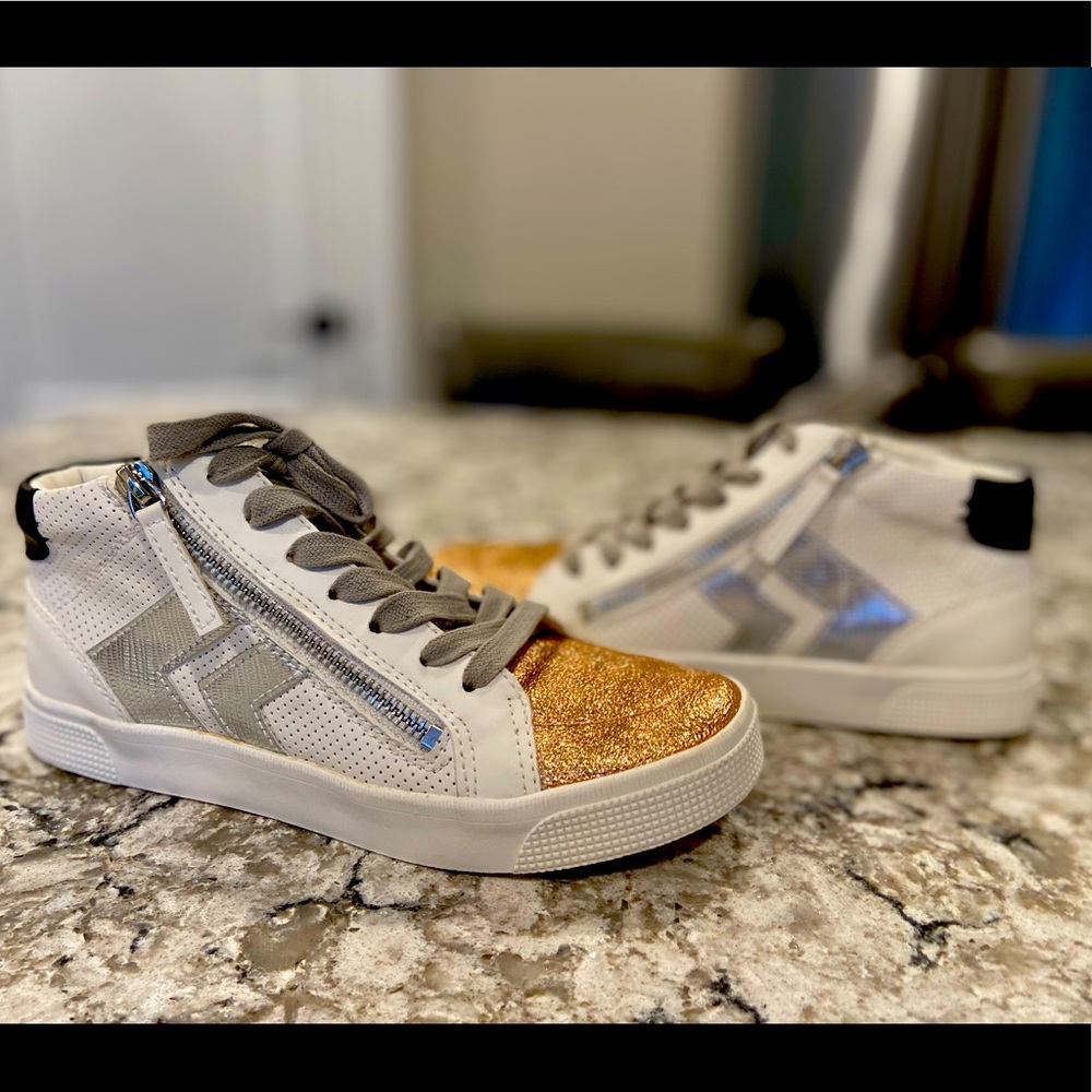 Dolce Vita size 7.5 high top sneaker